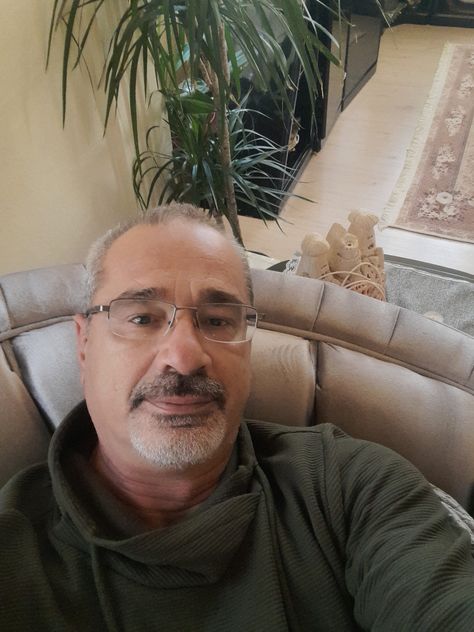 Good Looking Older Men, Old Man Pictures, 50 Year Old Men, John Clark, Marine Engineering, Scammer Pictures, Army Life, Hand Pictures, New Photo Download