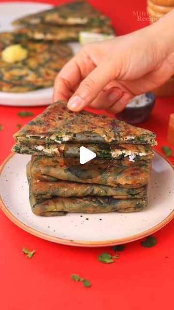 Spinach Paneer Recipe, Palak Paratha Recipe Video, Palak Paneer Paratha Recipe, Palak Paratha, Carom Seeds, Indian Breads, Roll Ups Tortilla, Paratha Recipes, Indian Bread