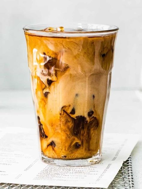 Skip the lines and make this Pumpkin Cream Cold Brew at home. Rich cold brew coffee with sweet pumpkin spice cream is the perfect way to enjoy fall flavors while it’s still warm. Pumpkin Cream Cold Brew, Homemade Coffee Drinks, Starbucks Fall Drinks, Pumpkin Spice Cream, Cream Cold Brew, Cold Brew Recipe, Cold Brew At Home, Caramel Frappuccino, The Cookie Rookie