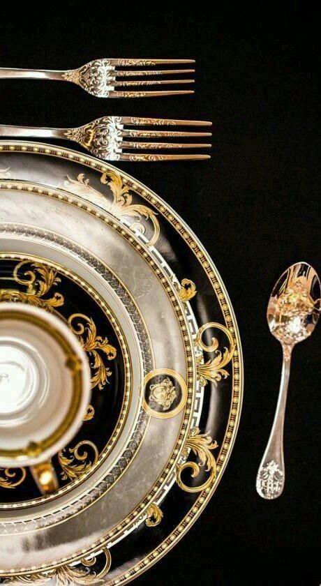 Smart Tiles, Luxury Tableware, Luxury Dinnerware, Beautiful Table Settings, Versace Home, Dinner Set, China Patterns, Kids Room Design, Dinner Sets