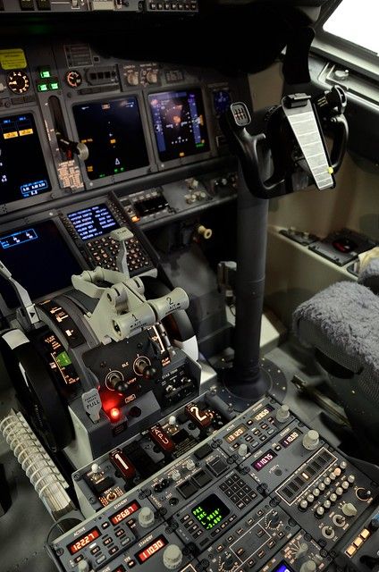 Boeing 737 Cockpit, Pilots Quotes Aviation, Airline Interiors, Airplane Cockpit, Pilot Career, Flight Simulator Cockpit, Northwest Airlines, Aviation Technology, Cool Dirt Bikes