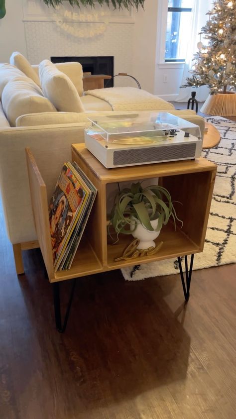 Record Player Table White, Record Table Diy, Record Player And Vinyl Storage, Record Table Stand, Record Player Table Diy, Table For Record Player, Diy Record Player Stand Ideas, Diy Record Stand, Record Stand Diy