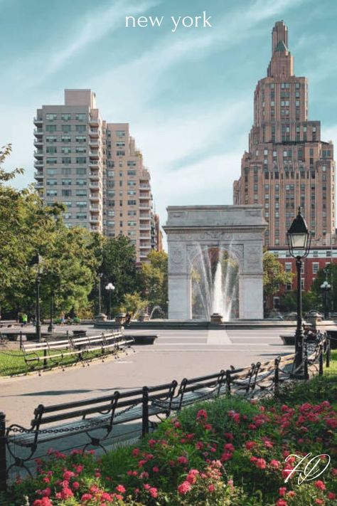 Washington Square Park Nyc, Aesthetic Square, Best Photoshoot, Cafe Nyc, Park Aesthetic, New York University, Nyc Aesthetic, Washington Square Park, Fun Photoshoot