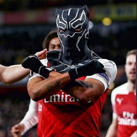 Aubameyang Arsenal, Mlb Instagram, Football Mask, Pierre Emerick Aubameyang, Athlete Motivation, Arsenal Liverpool, Premier League Teams, Pierre-emerick Aubameyang, Panthers Football