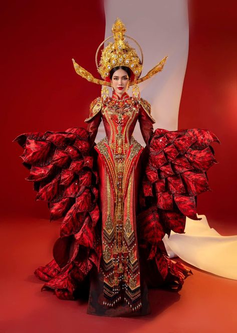 Asian Photoshoot, Traditional Vietnamese Clothing, Vietnam Costume, Vietnam Wedding, Pageant Costumes, Vietnamese Clothing, Miss Vietnam, Drag Queen Outfits, Vietnam Dress