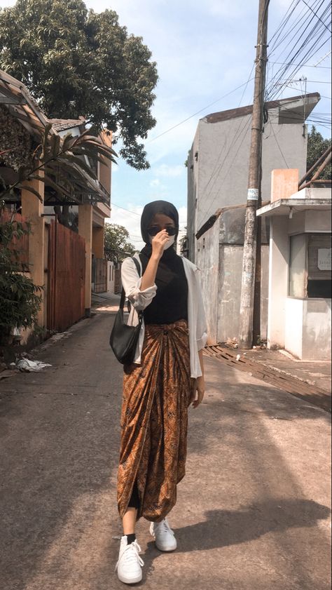 Kondangan Outfit, Model Dress Kebaya, Dress Muslim Modern, Rok Lilit, Kebaya Modern Dress, Gamis Dress, Outfit Korean Style, Fashion Top Outfits, Batik Fashion