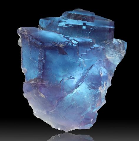 Minerals Crystals Rocks, Asturias Spain, Blue Rock, Pretty Rocks, Beautiful Rocks, Fluorite Crystal, Mineral Stone, Minerals And Gemstones, Rocks And Gems