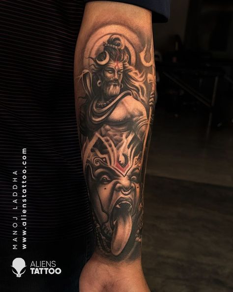 Maa Kali Tattoo Photo Maa Kali Tattoo, Kali Tattoos, Maa Tattoo Designs, Aliens Tattoo, Half Sleeve Tattoos Sketches, Kali Tattoo, Hindu Tattoos, Tiger Tattoo Sleeve, Full Hand Tattoo