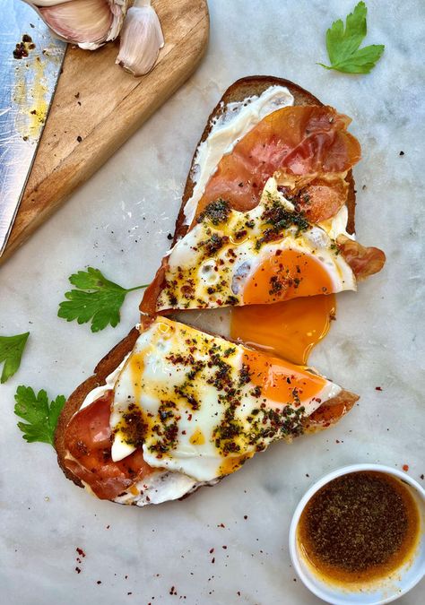 Breakfast Prosciutto Recipes, Prosciutto Egg Sandwich, Breakfast With Prosciutto, Prosciutto Recipes Sandwich, Prosciutto Eggs, Prosciutto Breakfast, Proscuitto Recipe, Prosciutto Sandwich, Jammy Eggs