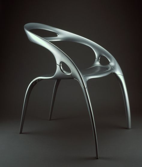 Ross Lovegrove designed the magnesium, aluminum and polycarbonate Go Chair in 1999 Joseph Walsh, Diy Industrial Lighting, Ross Lovegrove, Futuristic Furniture, Design Apartment, Streamline Design, Refurbished Furniture, Organic Design, Furniture Design Modern