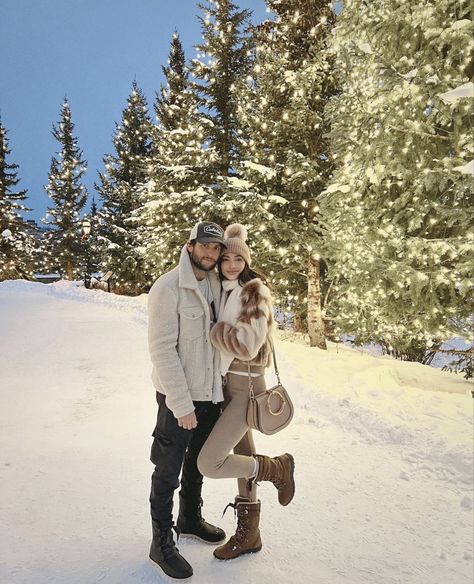 Big Bear Trip, Winter Couple Pictures, Christmas Couple Pictures, Christmas Poses, Colorado Outfits, Couple Engagement Pictures, Snow Trip, Winter Photoshoot, Snow Outfit