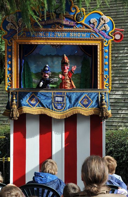 Punch Theater 5 Punch And Judy Stage, Puppet Show Stage, Theatre Puppets, Matlock Derbyshire, Finger Paint Art, Puppetry Theatre, Puppet Stage, Puppet Theaters, Victorian Toys