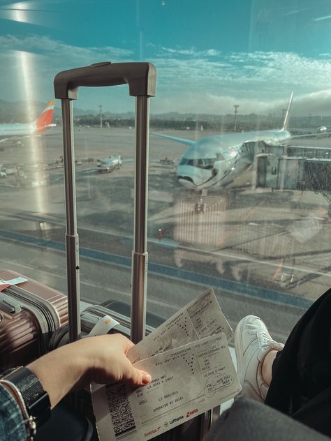 Trip, travel, airport, vacation, airplane Travel Pics Ideas, Airport Photography Ideas, Airport Asethic Pics, Airport Pics Ideas, Airport Photos Ideas, Aesthetic Airport Pictures, Going To Airport, Travel Photography Airport, Travel Photography Poses