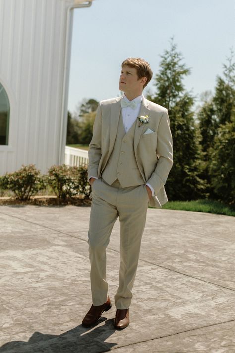 Spring 2024 Groom // Beige Tuxedo // Howe Farms Highlands Chapel // Tori Lynne Photography Spring Groom, Beige Tuxedo, Howe Farms, Groom Portraits, Spring 2024, Wedding Ideas, Photography