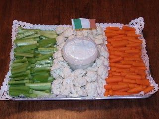 St Pattys Party, St Patricks Food, Irish Theme, Irish Party, Vegetable Tray, St Patricks Day Food, Tray Ideas, Irish Flag, Catholic Kids