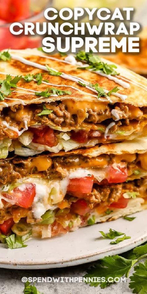 Crunch Wrap Supreme Recipe, Taco Bell Crunchwrap Supreme, Taco Bell Crunchwrap, Mexican Ideas, Crunchwrap Recipe, Homemade Crunchwrap, Copycat Taco Bell, Tasty Appetizers, Crunchwrap Supreme