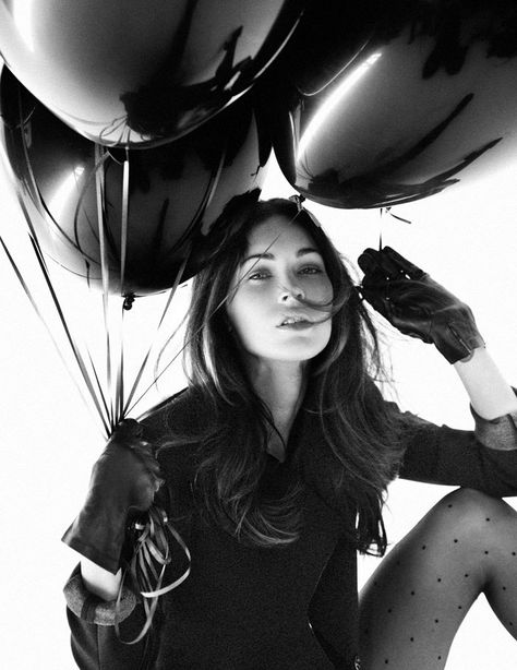 Megan Fox, Vogue España 2011 Black Balloons Photoshoot, Megan Fox Photoshoot, Megan Fox Pictures, Megan Fox Photos, Black And White Balloons, Megan Denise Fox, Fox Poster, Photographie Portrait Inspiration, Vogue Spain