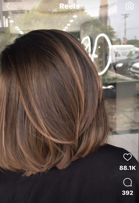 Balayage Bob Caramel, Highlights Brown Hair Balayage Straight, Chestnut Brown Hair Bob, Chestnut Bob Hair, Chestnut Brown Hair Short, California Brunette Hair Short, Short Highlighted Hair Brown, Short Hair Caramel Balayage, Brunette Short Hair With Highlights