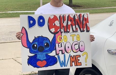 hawaiian-inspired homecoming poster idea Stitch Homecoming Proposal, Homecoming Posters Ideas, Hoco Posters For Guys, Disney Homecoming, Homecoming Poster, Homecoming Poster Ideas, Senior 25, Cute Promposals, Prom Posters