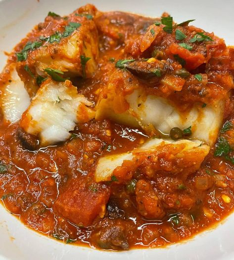 Cod in Puttanesca Sauce - Easy DIY Recipes Cod Piccata Recipe, Baked Clams Oreganata, Atlantic Cod, Puttanesca Sauce, Olive Sauce, Coconut Sauce, Cod Recipes, Tomato Sauce Recipe, Kalamata Olives