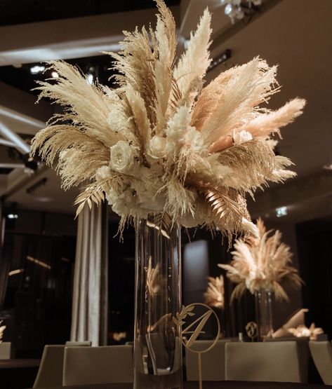 Flower Feather Arrangements, Pampas Grass Wedding Centerpieces Wedding Table Decor, Pampas Floral Arrangement, Pompus Grass Centerpiece Wedding, Pampas Centerpieces Wedding, Grand Vase Transparent, Unique Event Decor, Grass Centerpiece, Fall Wedding Bridesmaids