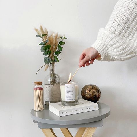 Home Decor Photoshoot Ideas, Nature Minimalist Aesthetic, Aromatherapy Aesthetic Photography, Candle Props Photography, Beige Candle Aesthetic, Minimalist Candles Aesthetic, Candle Photoshoot Ideas At Home, Candle Photography Ideas At Home, Spring Candle Photography