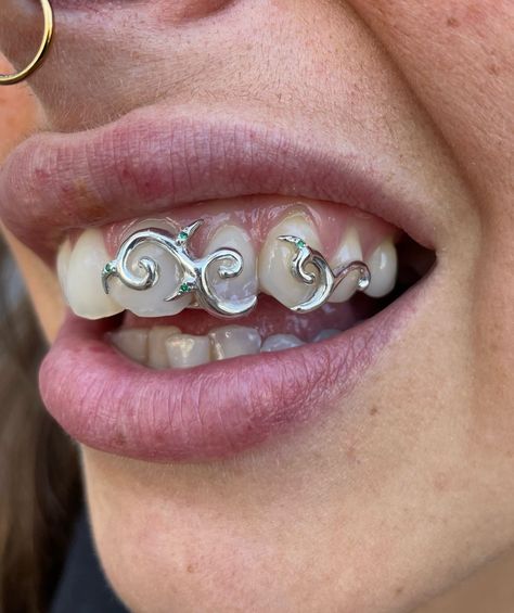 Teeth Bling, Grill Teeth, Gold Teeth Grillz, Fang Grillz, Pretty Teeth, Grillz Teeth, Diamond Teeth, Dope Jewelry Accessories, Tooth Gems