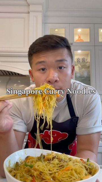 Jacky on Instagram: "Ever tried Singapore curry noodles? One of my favourites right here. Full recipe on kwokspots.com" Easy Singapore Noodles Recipe, Singapore Noodles Recipe, Korean Food Side Dishes, Glass Noodles Recipe, Pancit Recipe, Vermicelli Recipes, Asian Noodle Dishes, Curry Pasta, Singapore Noodles