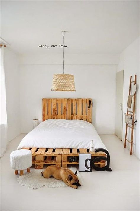 Diy King Bed, Diy King Bed Frame, Wood Pallet Bed Frame, Pallet Bed Frame Diy, Wood Pallet Beds, Pallet Bed Frames, Pallet Bed Frame, Diy Pallet Bed, Pallet Headboard