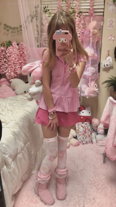 Girly Fits For School, Bubblegum Aesthetic Outfits, Cute Core Fashion, Yami Kawaii Outfit Ideas, Childish Outfits, Sanrio Outfit Aesthetic, Cute Core Outfit, Kawaii Fits, Cutecore Outfit