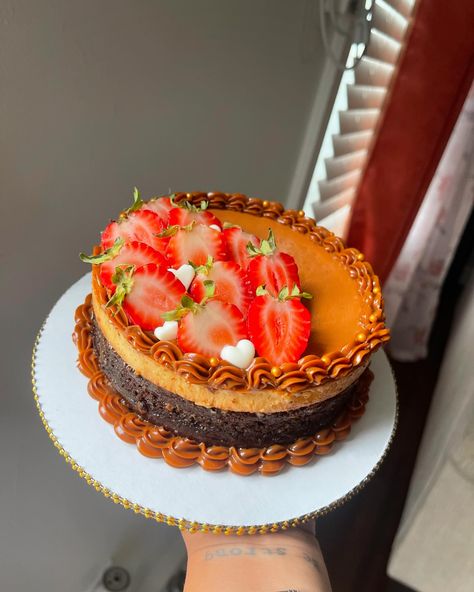 •CHOCO-FLAN 🍮🍫♥️ Flan Dessert Presentation, Chocoflan Decoration Ideas, Mini Chocoflan, Choco Flan, Flan Dessert, Chocolate Covered Strawberry Recipe, Dessert Presentation, Sweets Cake, Bakery Business