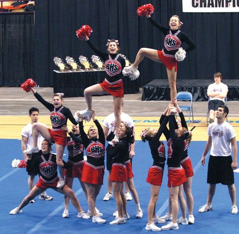 Cheerleading Stunting, Easy Cheerleading Stunts, Cheerleading Skills, Cheer Pyramids, Kids Cheerleading, Youth Cheerleading, Cheerleading Stunts, Cool Cheer Stunts, Cheerleading Pyramids