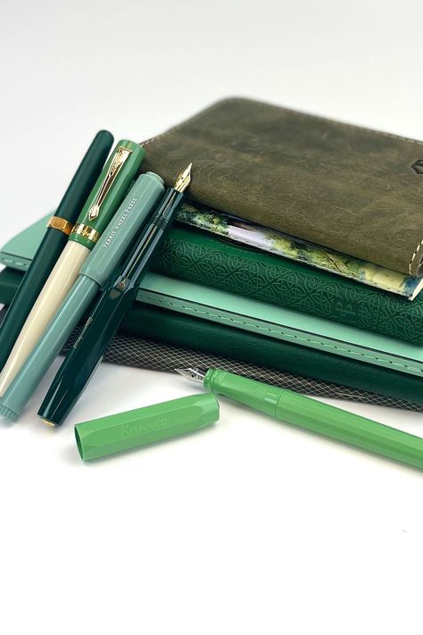 Green Stationary, Kaweco Fountain Pen, Luxury Pens, Retro Pop, Paperweights, Teal Green, Travelers Notebook, Fountain Pen, Drawing Inspiration