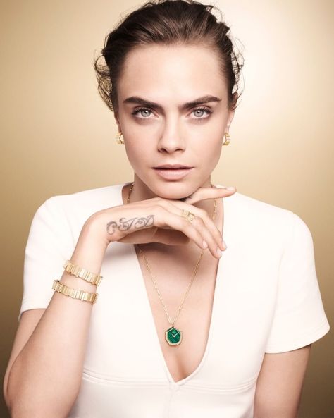 Gem Dior Jewelry 2022 Campaign Cara Delevingne Photos Jewelry Campaign, Jewelry 2022, David Sims, Dior Collection, Dior Fashion, Dior Jewelry, Medallion Necklace, Cara Delevingne, Rose Gold Jewelry