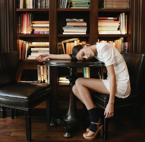 Whitney Hayes Nomad Hotel Library Photo Shoot, Librarian Chic, Book Obsession, Vsco Film, Library Aesthetic, 90s Model, Morgan Library, Grad Photos, Music Film