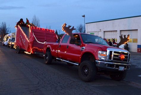 Redmond Starlight Parade | Evergreen Academy Preschool Truck Decorations For Parade Christmas, Christmas Parade Truck Ideas, Snowman Display, Car Decoration Ideas, Christmas Car Decorations, Christmas Parade Floats, Sustainable Holiday, Car Green, Holiday Car