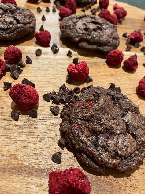 Chocolate Raspberry Cookies, Raspberry Cookie Recipes, Dipped Berries, Dark Chocolate Raspberry, Berry Cookies, Raspberry Chocolate Chip, Truffle Cookies, Jelly Cookies, Raspberry Desserts