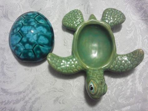 Turtle Clay Sculpture, Summer Ceramics, Clay Turtle, Sun Crafts, Ceramic Pinch Pots, Clay Box, Ceramic Turtle, Turtle Sculpture, Pottery Patterns