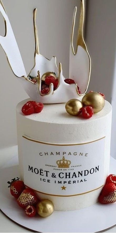 Moet Cake, Champagne Cake Design, 50th Birthday Cake For Women, Your Birthday, Wine Cake, Champagne Birthday, Champagne Cake, Would You, Realistic Cakes