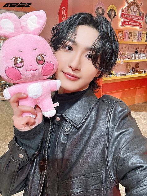 Kawaii Stuffed Animals, Kpop Ateez, Toy Room Decor, Park Seong-hwa, Cozy Room Decor, Toy Rooms, Kawaii Animals, Pop Up Store, Animal Dolls