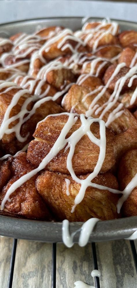 A pan of griddle baked monkey bread. Blackstone Cookies, Blackstone Desserts, Easiest Dessert Recipes, Michigan Food, Easiest Dessert, Blackstone Recipes, Deserts Easy, Griddle Recipes, Griddle Cooking