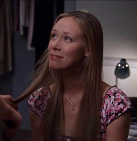 Liza Weil, Gilmore Girls Outfits, Paris Geller, Team Logan, Lorelai Gilmore, Female Actresses, Famous Girls, Rory Gilmore, Tv Girls