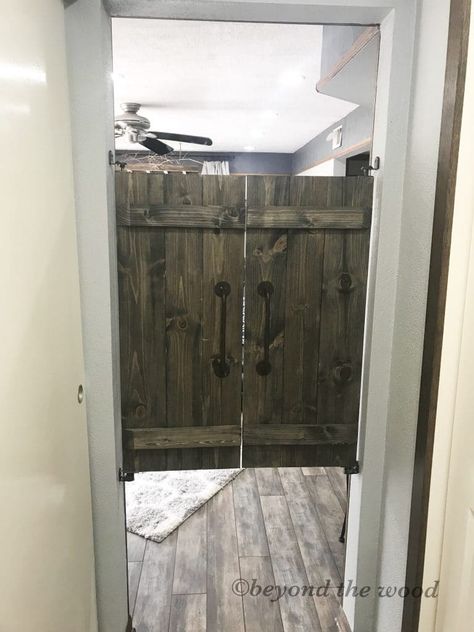 Saloon Doors For Laundry Room, Diy Saloon Doors How To Make, Swinging Kitchen Door Ideas, Swinging Saloon Doors Diy, Cafe Doors Ideas, Saloon Doors For Pantry, Salon Doors Swinging, Modern Saloon Doors, Saloon Style Doors