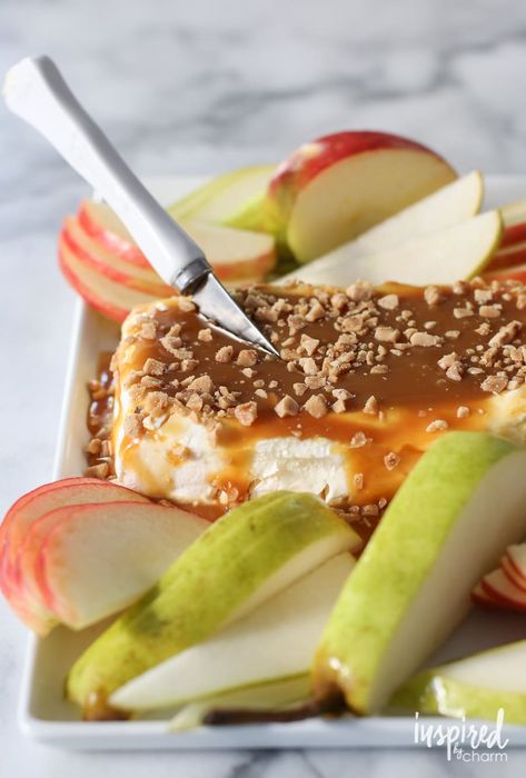 Apple Cream Cheese Dip, Cream Cheese Apple Dip, Appetizers Appetizers, Fall Recipes Appetizers, Best Apple Recipes, Apple Cream Cheese, Cream Cheese Appetizer, Fall Apple Recipes, Cream Cheese Dip