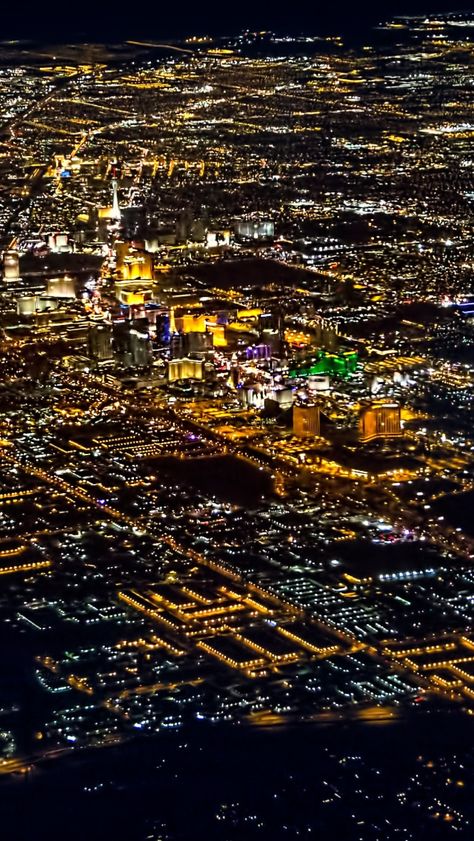 Vegas Flyby #iPhone #5s #Wallpaper Las Vegas Wallpaper Iphone, Las Vegas Wallpaper, Vegas Wallpaper, Iphone 5s Wallpaper, Wallpapers Ipad, Iphone 5 Wallpaper, The Vegas, Ipad Wallpapers, Free Iphone