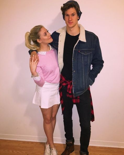 Betty and Jughead Riverdale Costume Riverdale Costume, Riverdale Halloween Costumes, Jughead Riverdale, All Black Halloween Costume, Black Dress Halloween Costume, Meme Costume, Black Halloween Costumes, Unique Couple Halloween Costumes, Holloween Costume