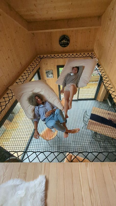 Our nets are not only strong, resistant, UV treated and a great way to use a space without losing light but they are also the ideal space for family moments! Loft Net Hammock, Loft Net, Mezzanine Floor, Cool Kids Bedrooms, Indoor Hammock, Wood Ladder, Micro House, Dream House Rooms, Trampolines