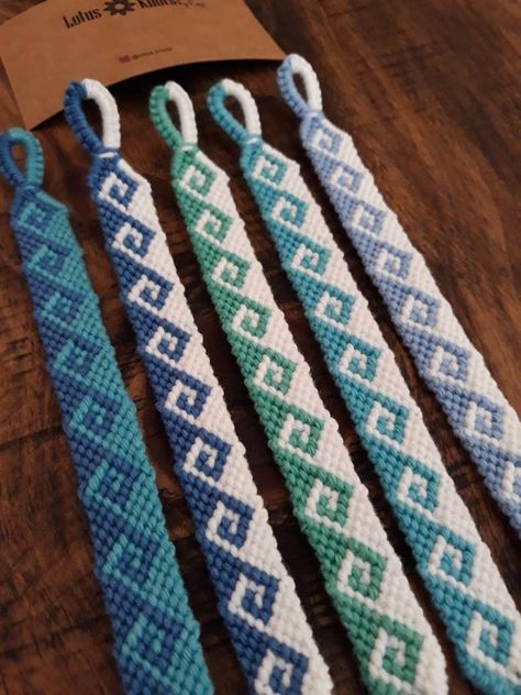 Cool Friendship Bracelets, Diy Bracelets With String, Crochet Bracelet Pattern, String Bracelet Patterns, Diy Friendship Bracelets Tutorial, Friendship Bracelet Patterns Easy, Cute Friendship Bracelets, Yarn Bracelets, Handmade Friendship Bracelets