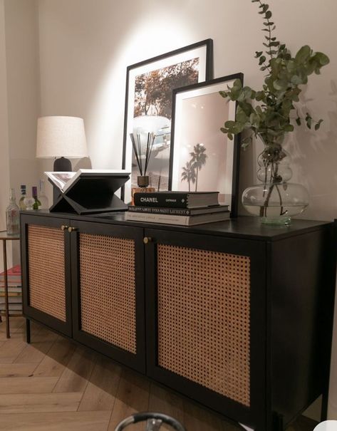 Sideboard Decor, Black Rattan, Decor Buy, Living Room Interior, Home Decor Bedroom, Room Interior, Interior Design Living Room, Home Living Room, Home Deco