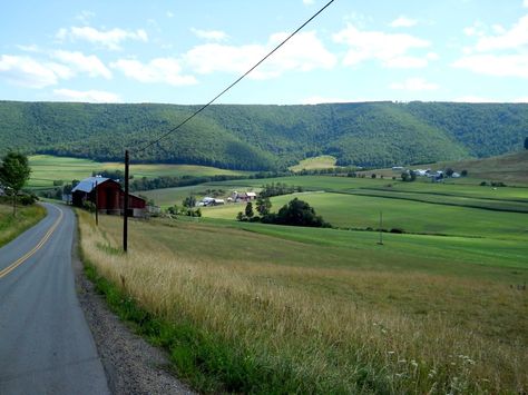 Sugar Hollow road south of Tunkhannock Pennsylvania. Rural Pennsylvania Aesthetic, Pennsylvania Aesthetic, Pennsylvania Countryside, Rural Pennsylvania, Small Town America, Nostalgic Images, Small Town Romance, Trailer Park, Country Life